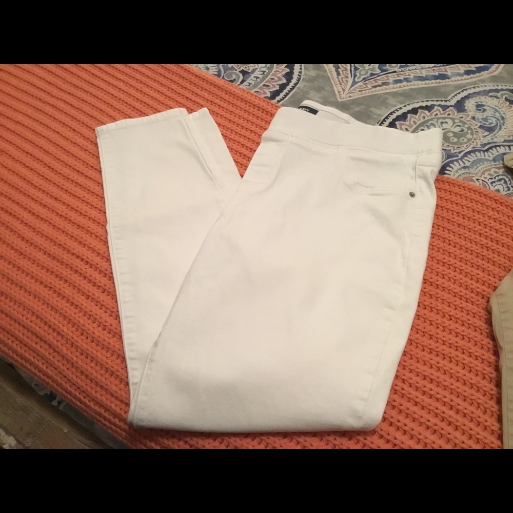 Old Navy white rockstars with elastic waist sz 18